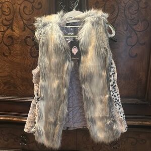Trendology FauxFur Vest in Gray/multi